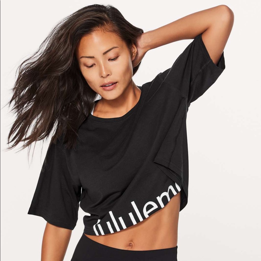 Cortes Crop Tee Expression Black